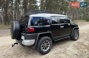 Внедорожник / Кроссовер Toyota FJ Cruiser 2006 в 