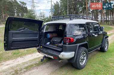Внедорожник / Кроссовер Toyota FJ Cruiser 2006 в 