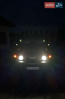 Внедорожник / Кроссовер Toyota FJ Cruiser 2012 в 
