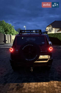 Внедорожник / Кроссовер Toyota FJ Cruiser 2012 в 