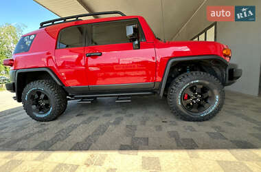 Внедорожник / Кроссовер Toyota FJ Cruiser 2012 в 