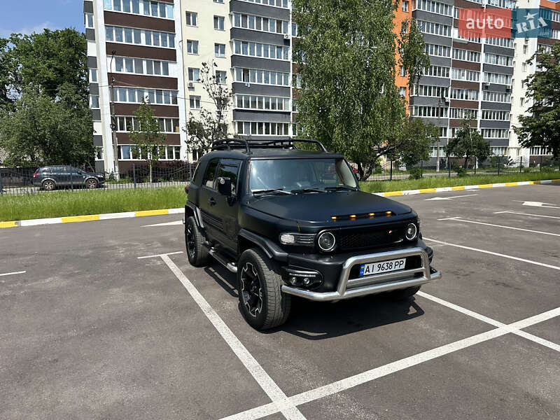Внедорожник / Кроссовер Toyota FJ Cruiser 2008 в Ирпене