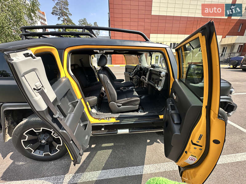 Внедорожник / Кроссовер Toyota FJ Cruiser 2008 в Ирпене