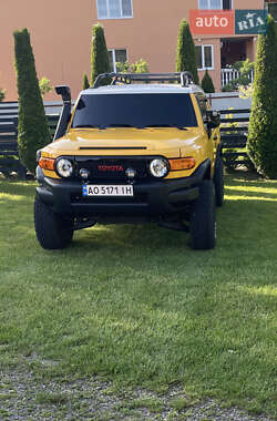 Внедорожник / Кроссовер Toyota FJ Cruiser 2006 в 