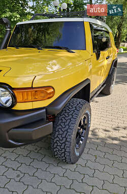 Внедорожник / Кроссовер Toyota FJ Cruiser 2006 в 