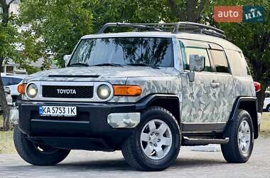 Внедорожник / Кроссовер Toyota FJ Cruiser 2006 в 