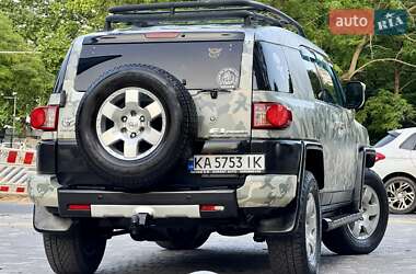 Внедорожник / Кроссовер Toyota FJ Cruiser 2006 в 