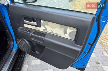Внедорожник / Кроссовер Toyota FJ Cruiser 2006 в 