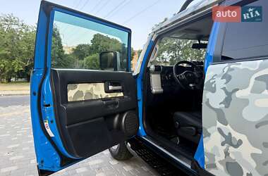 Внедорожник / Кроссовер Toyota FJ Cruiser 2006 в 