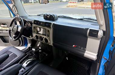 Внедорожник / Кроссовер Toyota FJ Cruiser 2006 в 