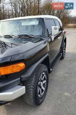 Внедорожник / Кроссовер Toyota FJ Cruiser 2021 в 