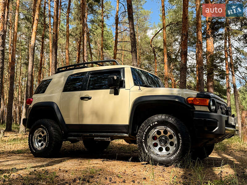 Toyota FJ Cruiser 2010