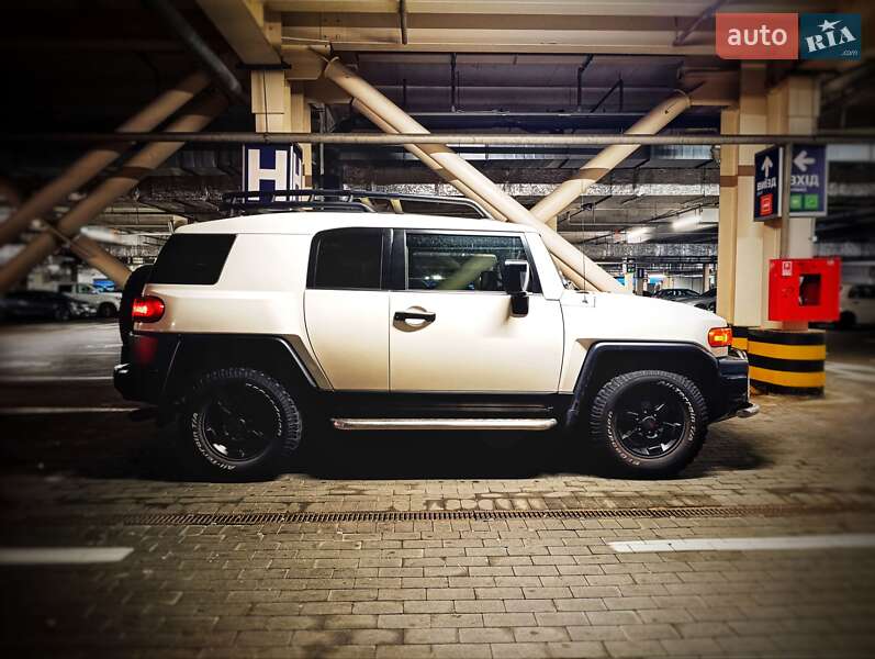 Внедорожник / Кроссовер Toyota FJ Cruiser 2008 в Киеве фото 4 Внедорожник / Кроссовер Toyota FJ Cruiser 2008 в Киеве