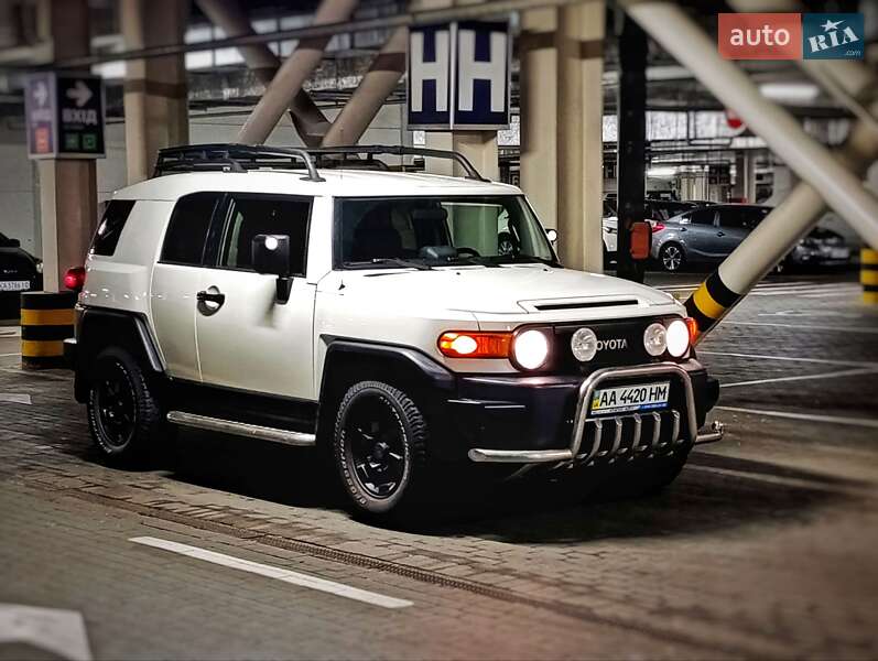 Внедорожник / Кроссовер Toyota FJ Cruiser 2008 в Киеве фото 5 Внедорожник / Кроссовер Toyota FJ Cruiser 2008 в Киеве
