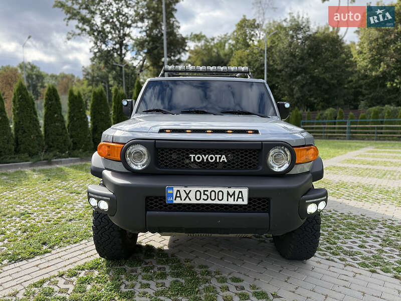Позашляховик / Кросовер Toyota FJ Cruiser 2012 в Києві фото 5 Позашляховик / Кросовер Toyota FJ Cruiser 2012 в Києві