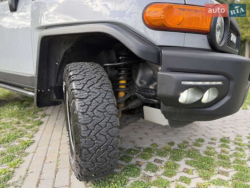 Позашляховик / Кросовер Toyota FJ Cruiser 2012 в Києві фото 25 Позашляховик / Кросовер Toyota FJ Cruiser 2012 в Києві