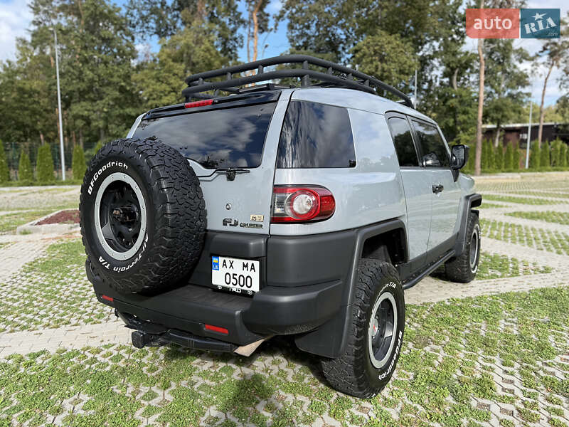 Позашляховик / Кросовер Toyota FJ Cruiser 2012 в Києві фото 27 Позашляховик / Кросовер Toyota FJ Cruiser 2012 в Києві