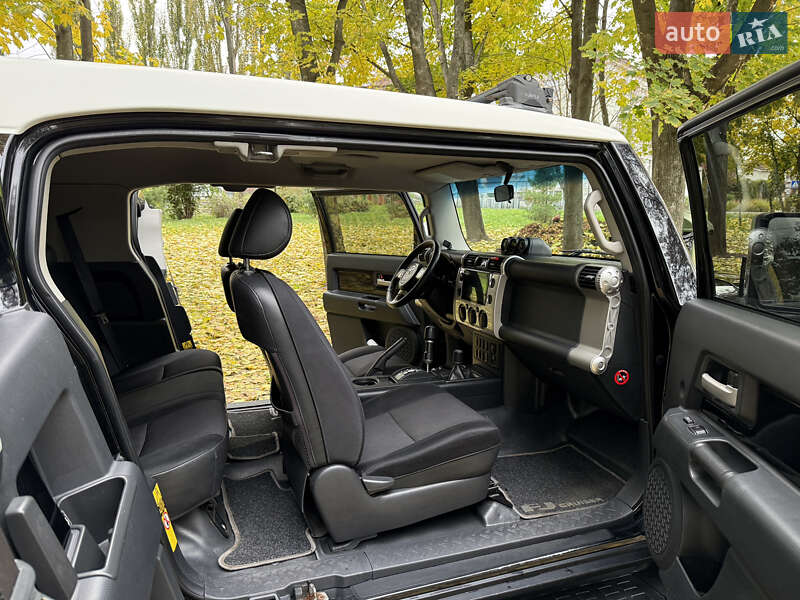 Внедорожник / Кроссовер Toyota FJ Cruiser 2008 в Киеве фото 22 Внедорожник / Кроссовер Toyota FJ Cruiser 2008 в Киеве