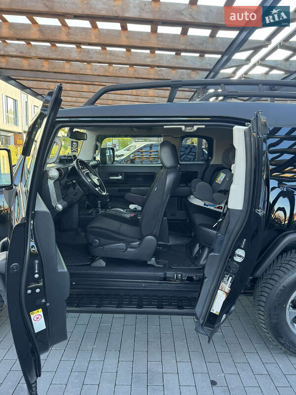 Позашляховик / Кросовер Toyota FJ Cruiser 2011 в Хмельницькому