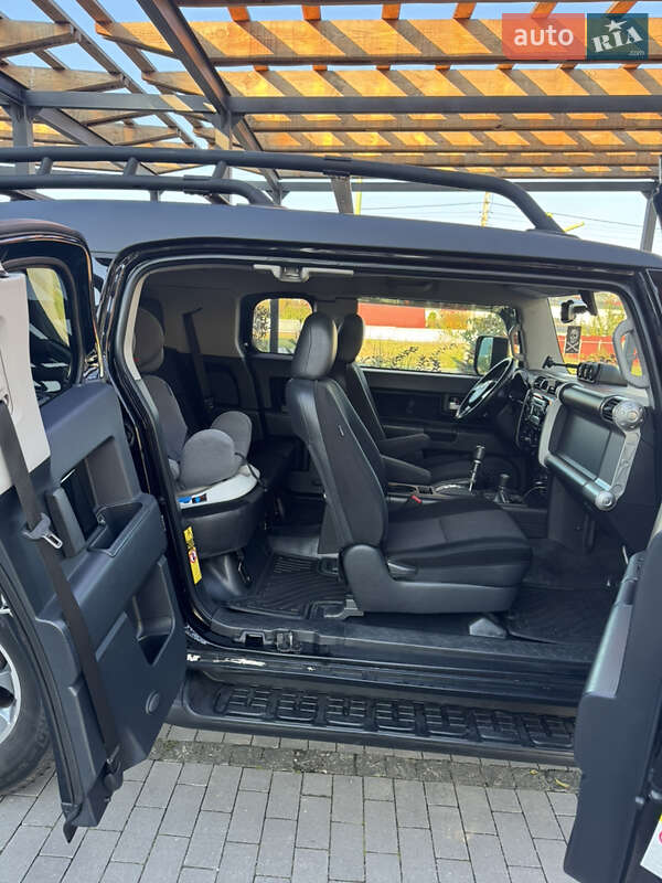 Позашляховик / Кросовер Toyota FJ Cruiser 2011 в Хмельницькому