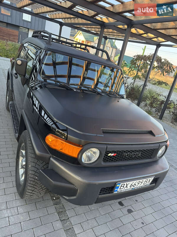 Позашляховик / Кросовер Toyota FJ Cruiser 2011 в Хмельницькому