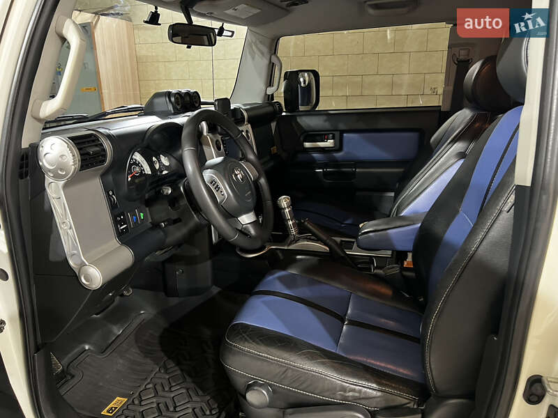 Внедорожник / Кроссовер Toyota FJ Cruiser 2008 в Краматорске фото 10 Внедорожник / Кроссовер Toyota FJ Cruiser 2008 в Краматорске