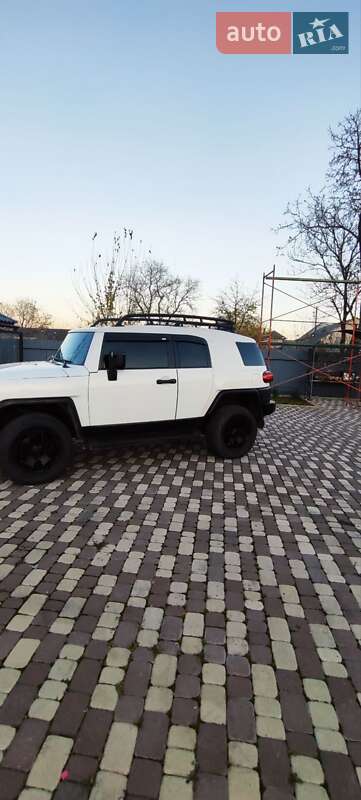 Внедорожник / Кроссовер Toyota FJ Cruiser 2014 в Тячеве