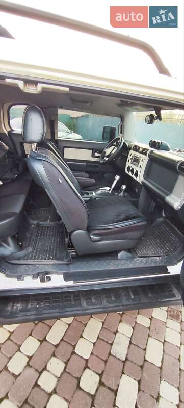 Внедорожник / Кроссовер Toyota FJ Cruiser 2014 в Тячеве