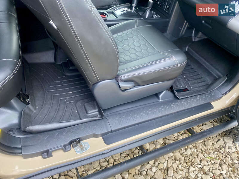 Позашляховик / Кросовер Toyota FJ Cruiser 2012 в Івано-Франківську