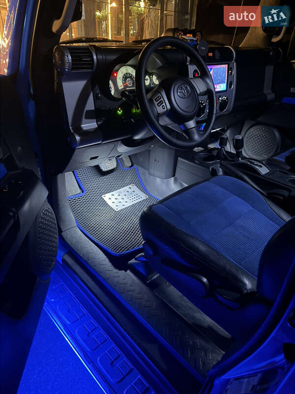 Внедорожник / Кроссовер Toyota FJ Cruiser 2006 в Полтаве фото 12 Внедорожник / Кроссовер Toyota FJ Cruiser 2006 в Полтаве