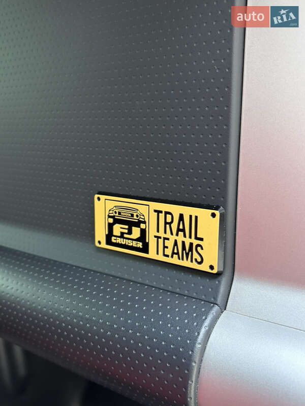 Позашляховик / Кросовер Toyota FJ Cruiser 2012 в Мукачевому фото 34 Позашляховик / Кросовер Toyota FJ Cruiser 2012 в Мукачевому
