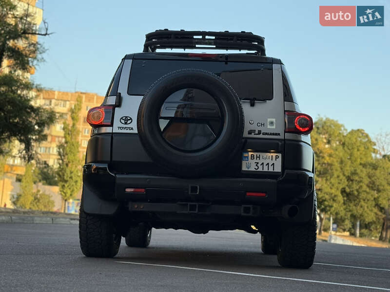 Внедорожник / Кроссовер Toyota FJ Cruiser 2012 в Одессе фото 9 Внедорожник / Кроссовер Toyota FJ Cruiser 2012 в Одессе