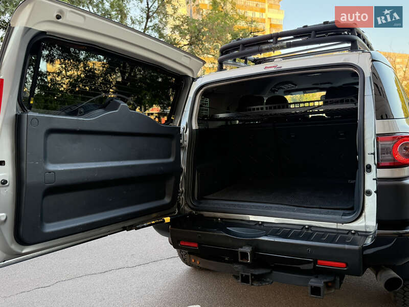 Внедорожник / Кроссовер Toyota FJ Cruiser 2012 в Одессе фото 14 Внедорожник / Кроссовер Toyota FJ Cruiser 2012 в Одессе