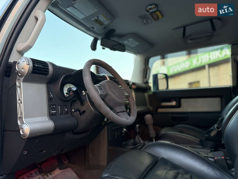 Внедорожник / Кроссовер Toyota FJ Cruiser 2012 в Одессе фото 24 Внедорожник / Кроссовер Toyota FJ Cruiser 2012 в Одессе