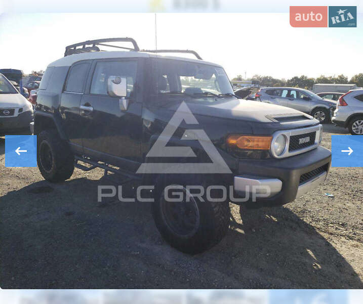 Внедорожник / Кроссовер Toyota FJ Cruiser 2014 в Обухове