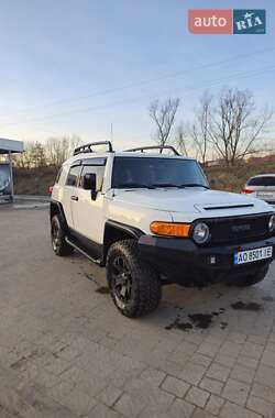 Внедорожник / Кроссовер Toyota FJ Cruiser 2014 в Тячеве