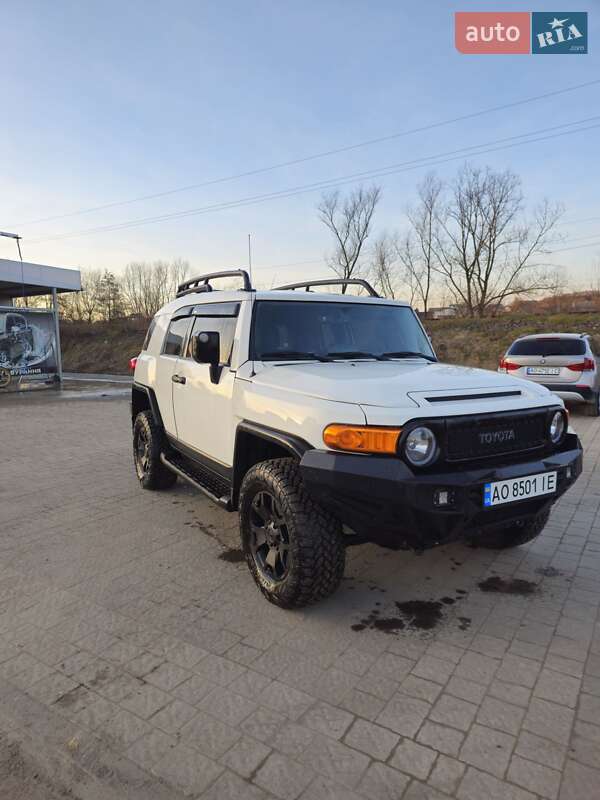 Toyota FJ Cruiser 2014