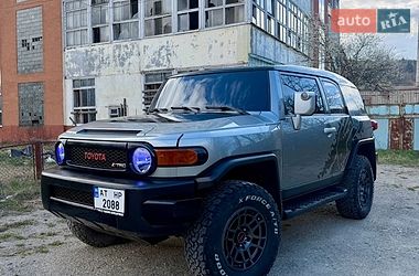 Внедорожник / Кроссовер Toyota FJ Cruiser 2012 в Рахове