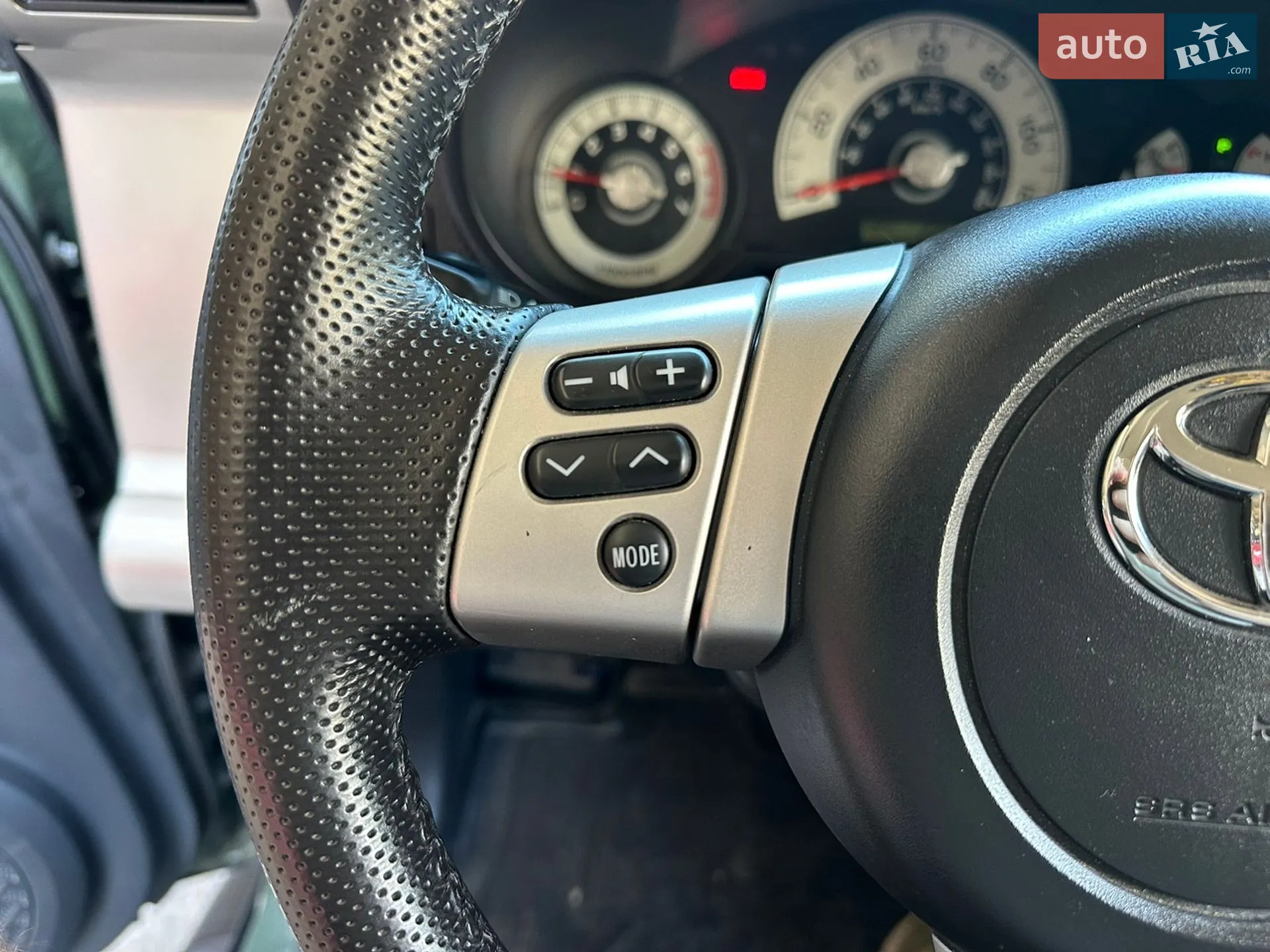 Toyota FJ Cruiser 2012 VIN JTEBU4BF9CK143264 фото оголошення 32 з 40