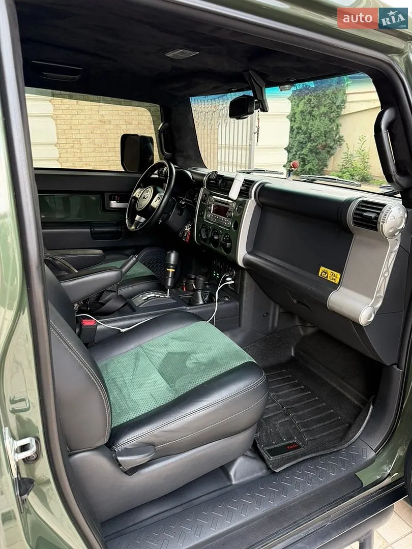 2011 Toyota FJ Cruiser - мініатюра 11