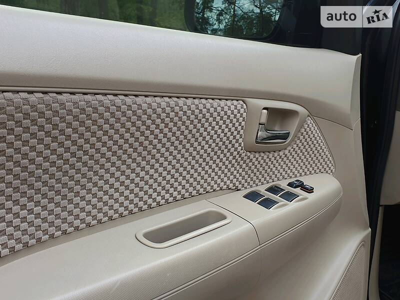 Позашляховик / Кросовер Toyota Fortuner 2007 в Києві