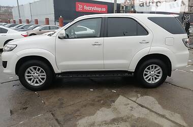 Позашляховик / Кросовер Toyota Fortuner 2013 в Одесі