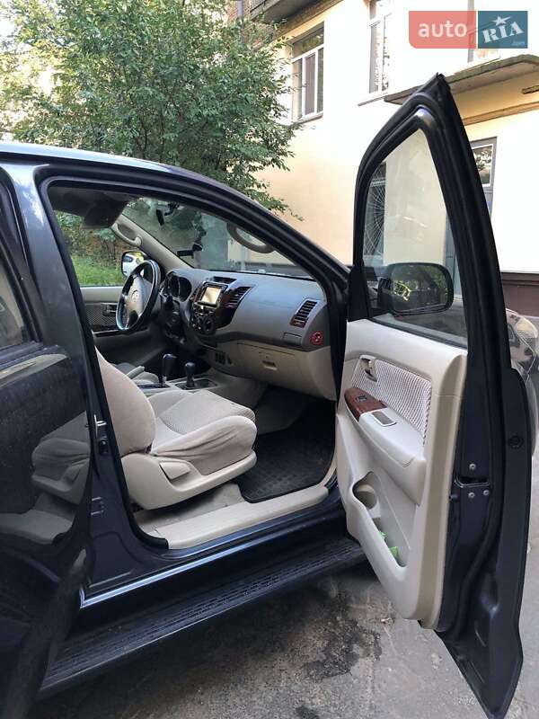 Внедорожник / Кроссовер Toyota Fortuner 2007 в 