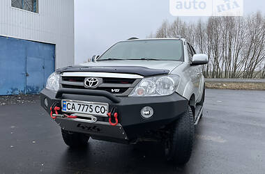 Позашляховик / Кросовер Toyota Fortuner 2006 в Звенигородці