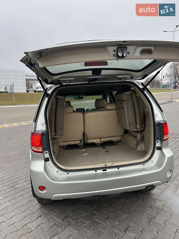 Позашляховик / Кросовер Toyota Fortuner 2006 в Одесі