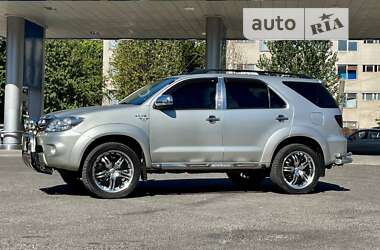 Позашляховик / Кросовер Toyota Fortuner 2007 в 