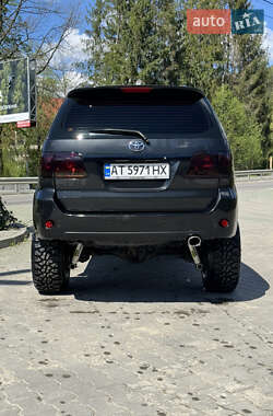 Внедорожник / Кроссовер Toyota Fortuner 2006 в Яремче