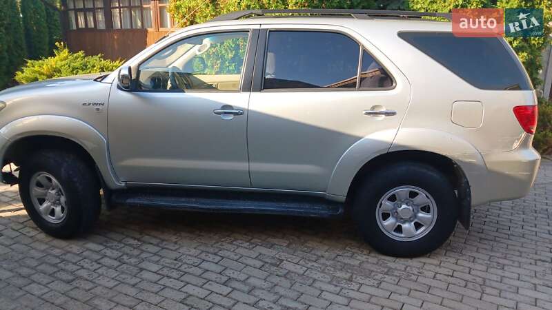 Внедорожник / Кроссовер Toyota Fortuner 2006 в Сумах