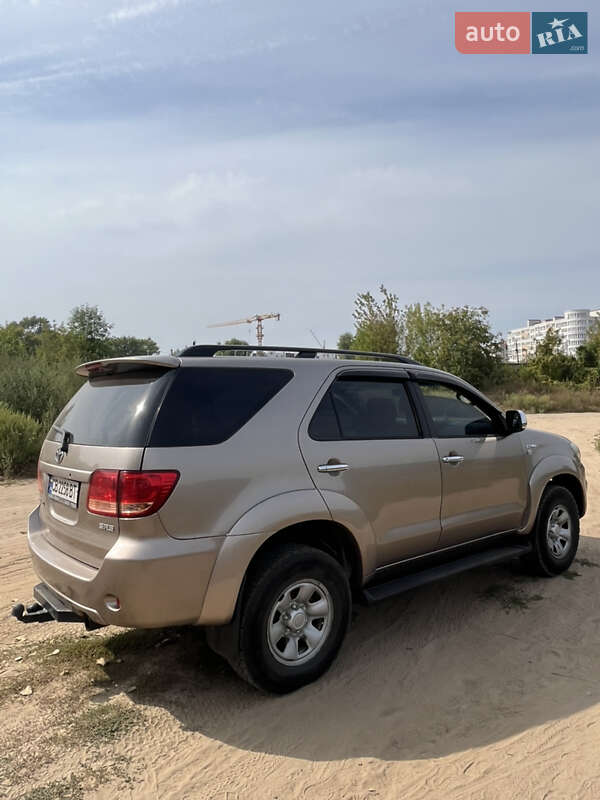 Внедорожник / Кроссовер Toyota Fortuner 2006 в Чернигове