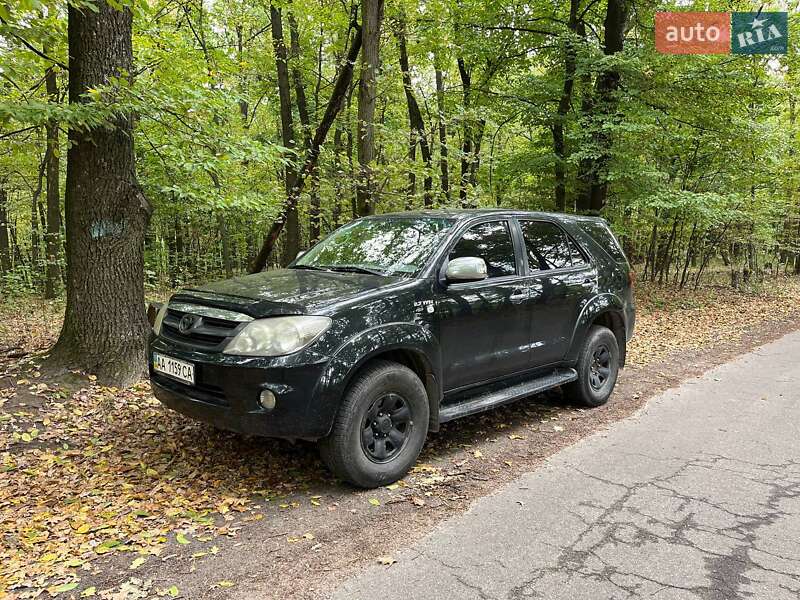 Позашляховик / Кросовер Toyota Fortuner 2006 в Києві